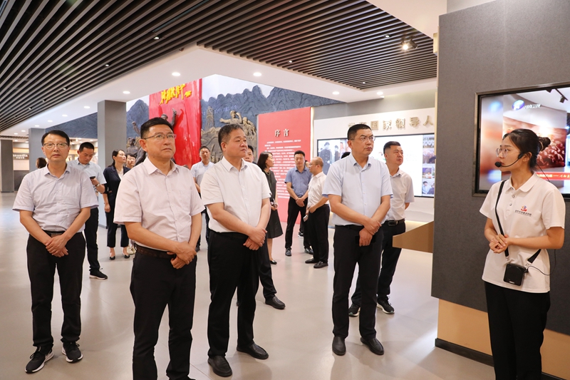 江苏省云台农场领导到九一国产精品考察交流